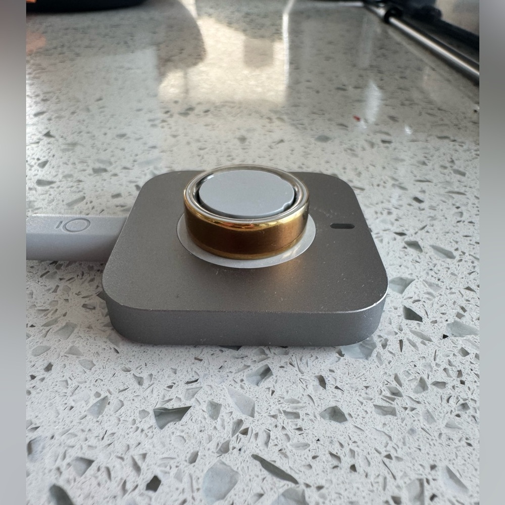 Oura Ring 4 rose gold size 9 - Picture 4 of 5